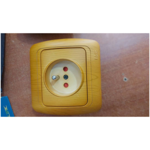 Prises murals optique bois – 220v – 240v