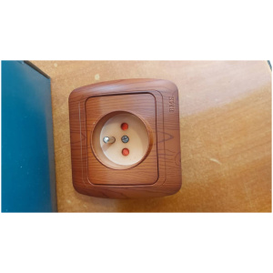 Prises murals optique bois – 220v – 240v